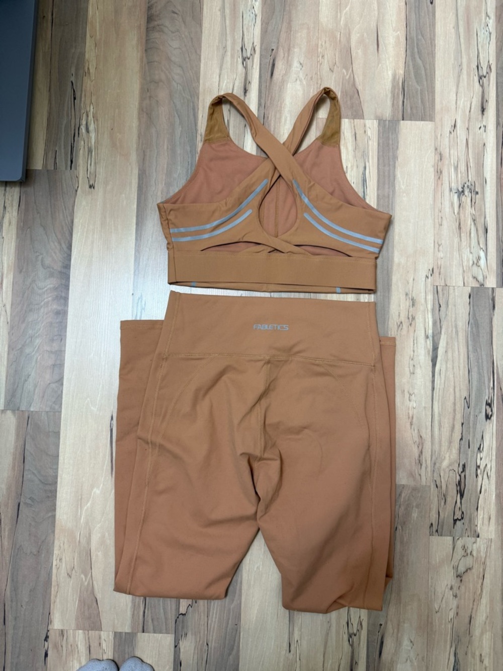 Fabletics Set - Picture 2 of 2